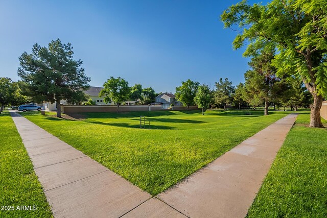 3062 E Cullumber St, Gilbert, AZ 85234 - surrounding community featuring a yard