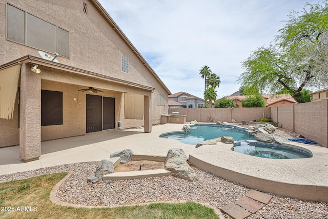 view of swimming pool featuring a ceiling fan, a fenced backyard, a patio area, and a pool with connected hot tub