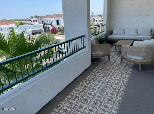 2511 W Queen Creek Rd Unit 377, Chandler, AZ 85248 - balcony featuring a residential view, central AC, and outdoor lounge area