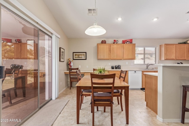 dining space with visible vents and recessed lighting