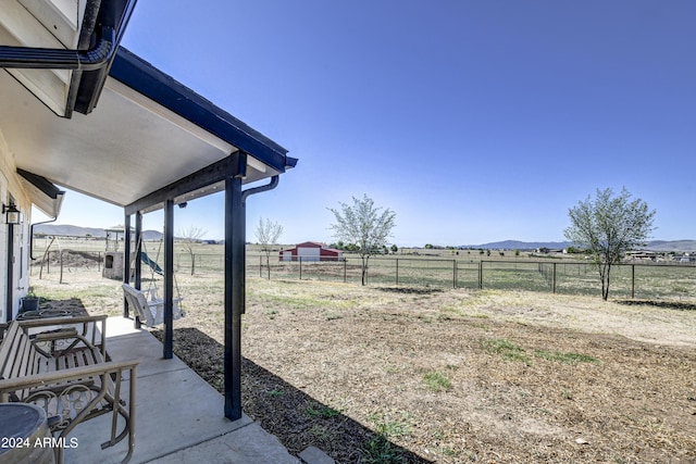 view of yard featuring a rural view