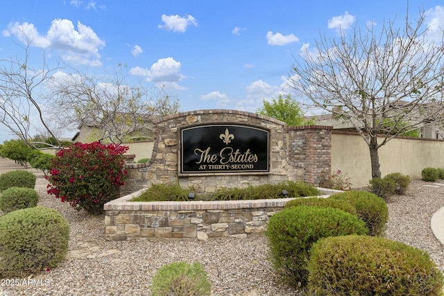 view of community / neighborhood sign