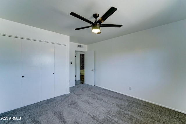 unfurnished bedroom featuring carpet, a closet, ceiling fan, and baseboards