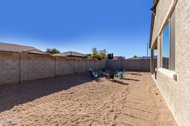 view of yard featuring an outdoor fire pit