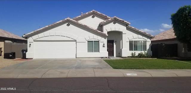 view of front facade featuring a garage and a front yard