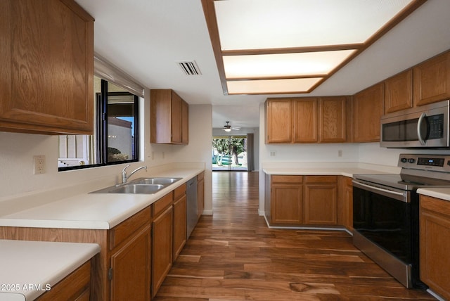 kitchen featuring dark wood-type flooring, ceiling fan, sink, and stainless steel appliances