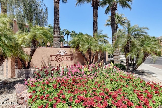 view of community / neighborhood sign