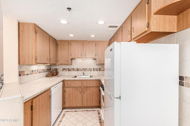 12221 W Bell Rd Unit 362, Surprise, AZ 85378 - kitchen featuring recessed lighting, a sink, white appliances, and tasteful backsplash