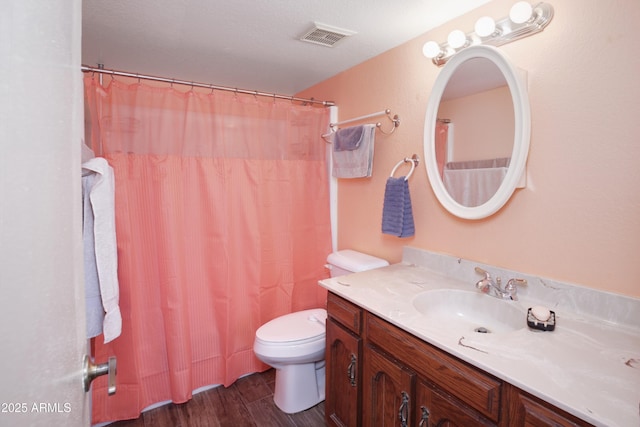 full bathroom with visible vents, toilet, wood finished floors, curtained shower, and vanity