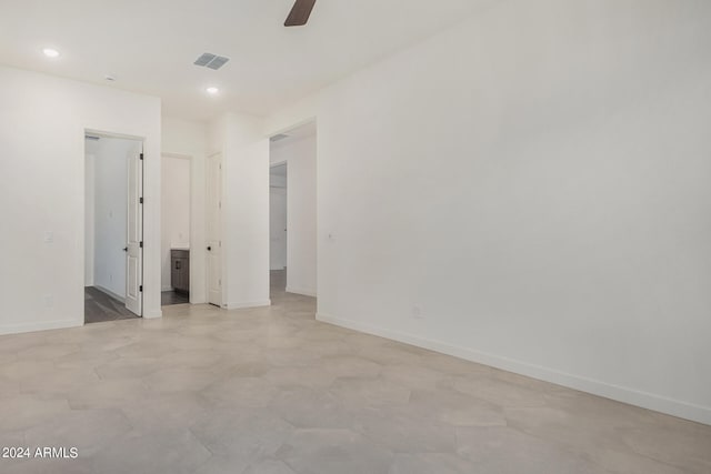 empty room featuring ceiling fan