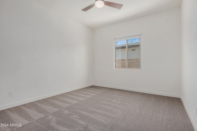 unfurnished room featuring ceiling fan and carpet flooring