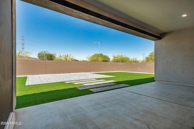 view of yard featuring a patio