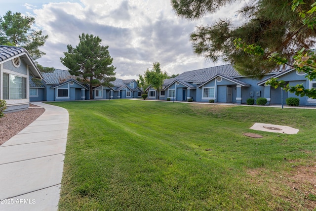 860 N Mcqueen Rd Unit 1151, Chandler, AZ 85225 - view of green lawn featuring a residential view