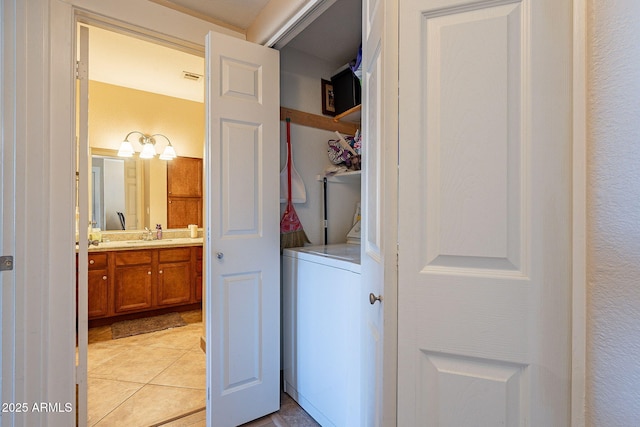 1825 W Ray Rd Unit 1068, Chandler, AZ 85224 - laundry room with light tile patterned flooring, washer / clothes dryer, a sink, visible vents, and laundry area