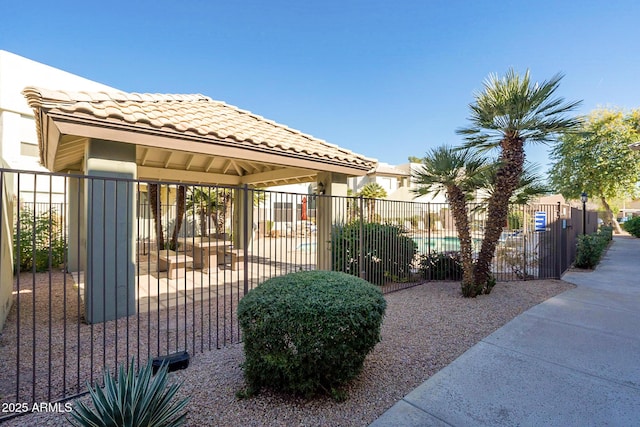 1825 W Ray Rd Unit 1068, Chandler, AZ 85224 - surrounding community with a gazebo and fence