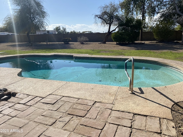 view of swimming pool