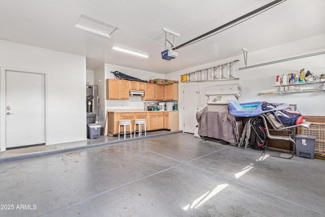 6847 S 27th Pl, Phoenix, AZ 85042 - garage with a garage door opener