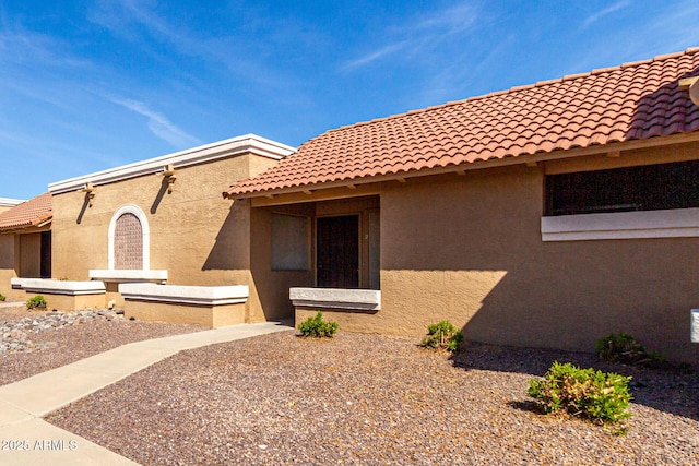 view of front of property with a tiled roof and stucco siding