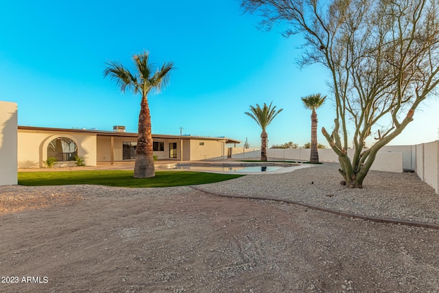 view of yard featuring a patio area