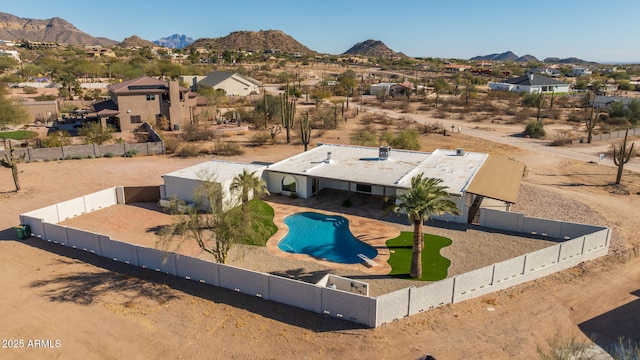 birds eye view of property featuring a mountain view