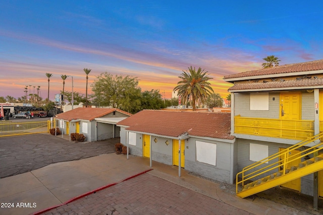 view of front of property