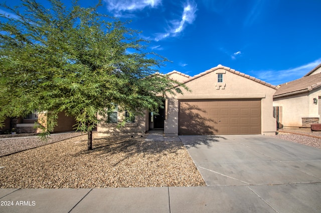 view of front facade featuring a garage