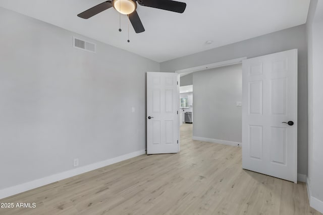 unfurnished room with light wood-type flooring and ceiling fan