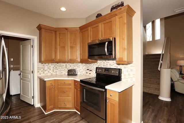 kitchen with dark wood-style floors, visible vents, stainless steel appliances, light countertops, and backsplash