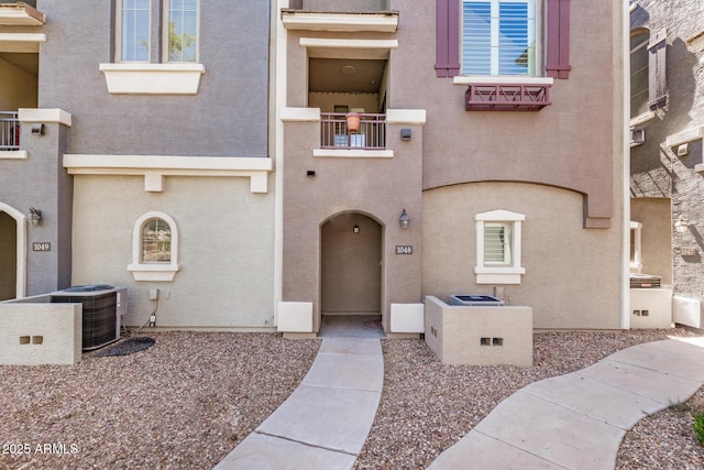 2401 E Rio Salado Pkwy Unit 1048, Tempe, AZ 85288 - view of front of home featuring a balcony and stucco siding