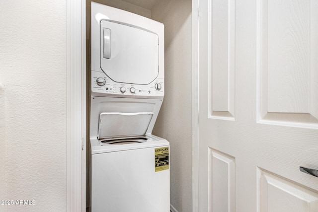 2401 E Rio Salado Pkwy Unit 1048, Tempe, AZ 85288 - laundry room with stacked washer and clothes dryer