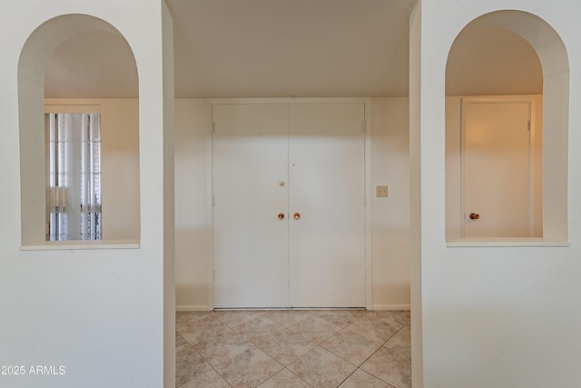 10335 W Mission Ln, Sun City, AZ 85351 - tiled entrance foyer featuring arched walkways