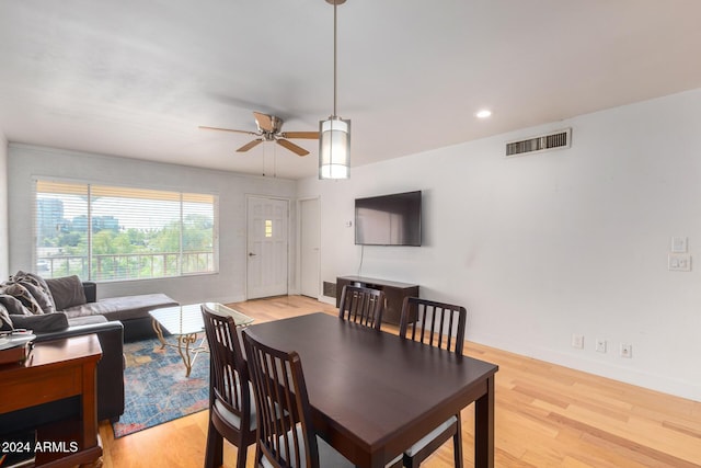 4701 N 68th St Unit 144, Scottsdale, AZ 85251 - dining space featuring a ceiling fan, light wood-style flooring, baseboards, and recessed lighting