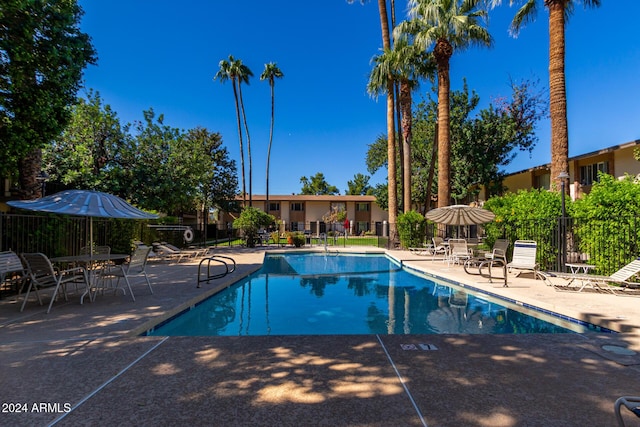 4701 N 68th St Unit 144, Scottsdale, AZ 85251 - community pool with a patio
