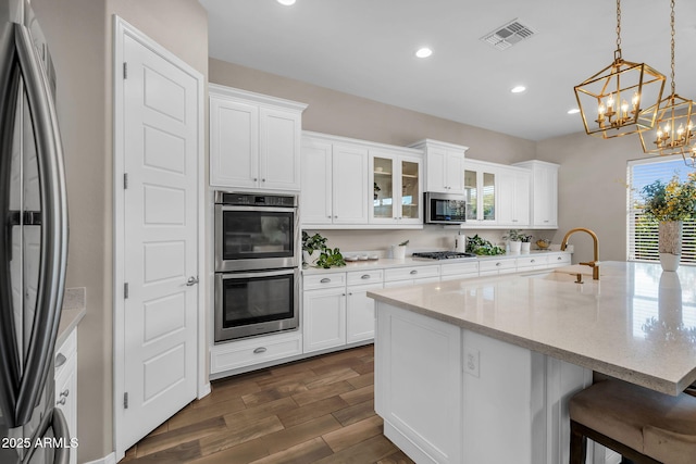 kitchen with visible vents, dark wood-style floors, recessed lighting, a sink, and appliances with stainless steel finishes