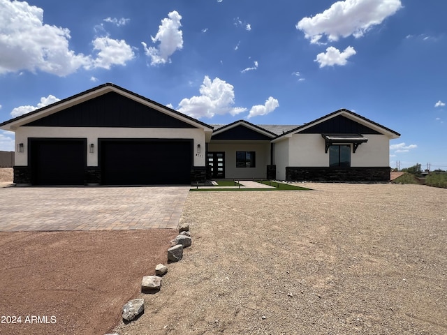 single story home featuring a garage