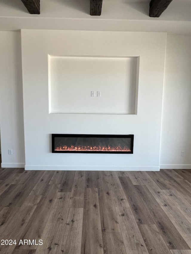 details featuring hardwood / wood-style floors