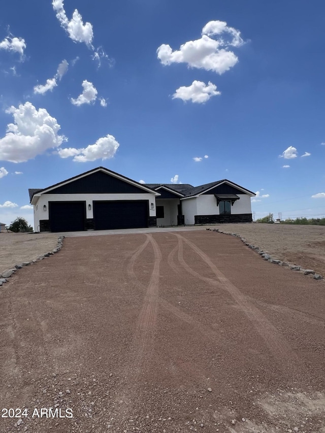 view of front facade featuring a garage