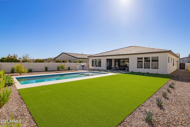 view of swimming pool