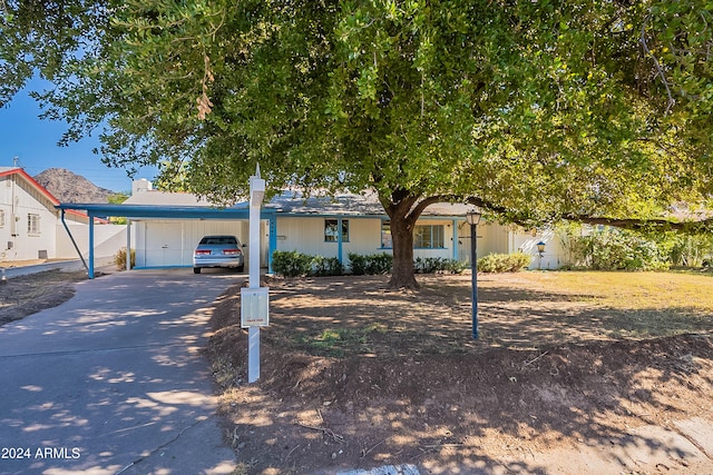 view of front of property featuring a carport