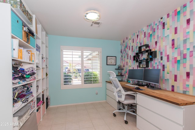 office space with visible vents and baseboards