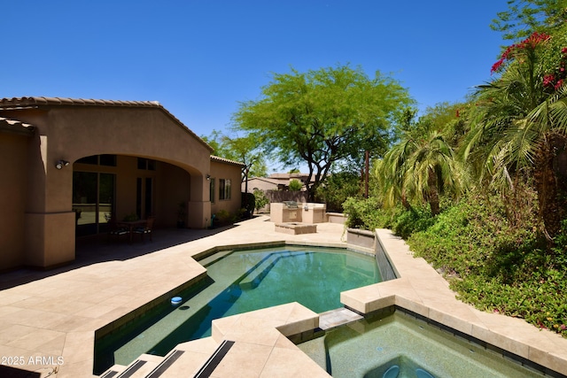 9842 E Celtic Dr, Scottsdale, AZ 85260 - swimming pool with an in-ground hot tub, a patio area, and area for grilling