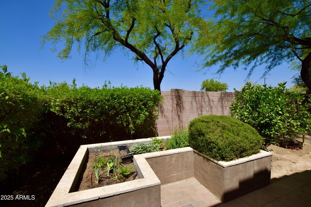 9842 E Celtic Dr, Scottsdale, AZ 85260 - view of yard featuring fence