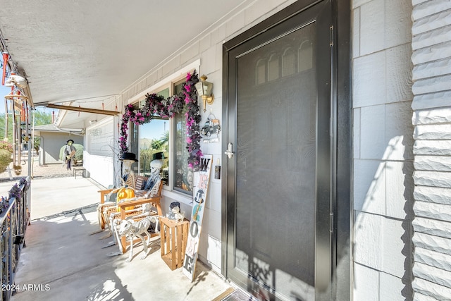 property entrance with covered porch