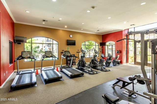 workout area featuring recessed lighting, visible vents, crown molding, and baseboards