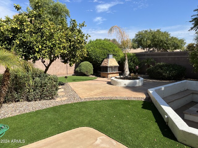 view of yard with a patio