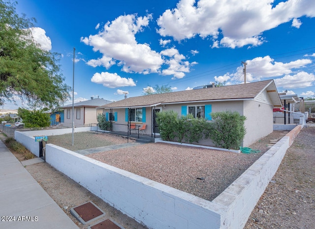 view of front of property