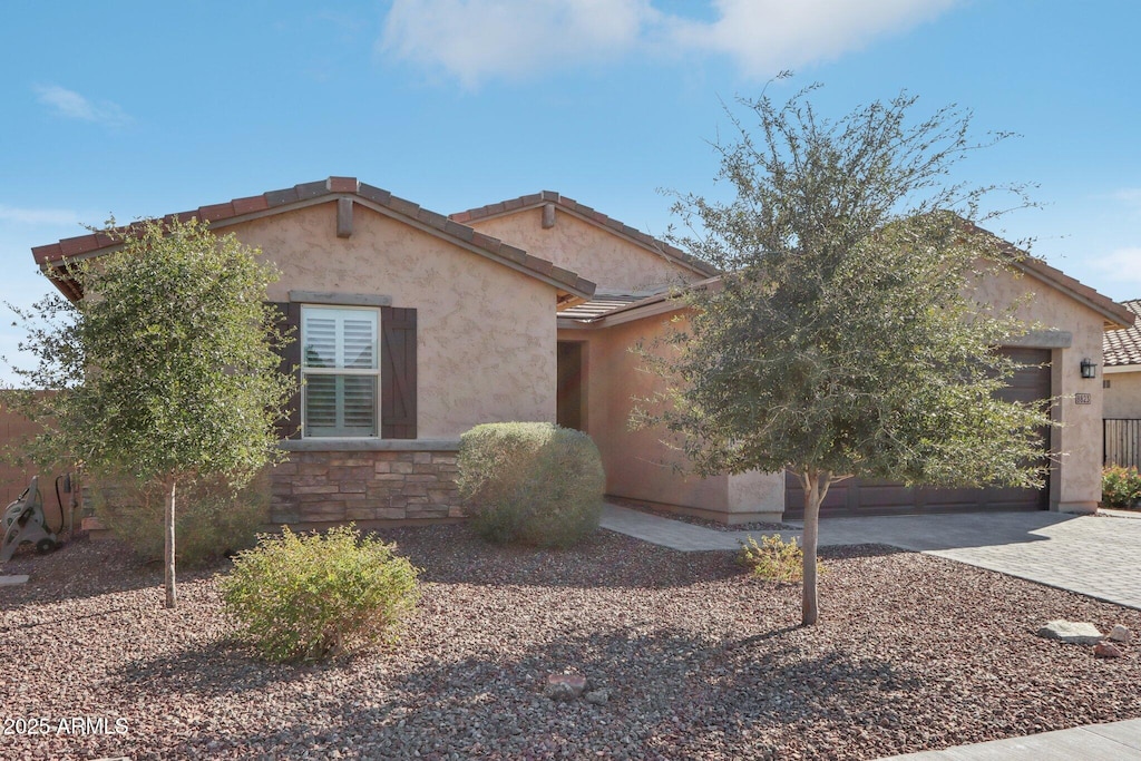 view of front of property featuring a garage