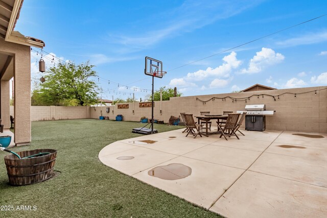 8809 S 21st St, Phoenix, AZ 85042 - view of basketball court featuring a yard and a fenced backyard