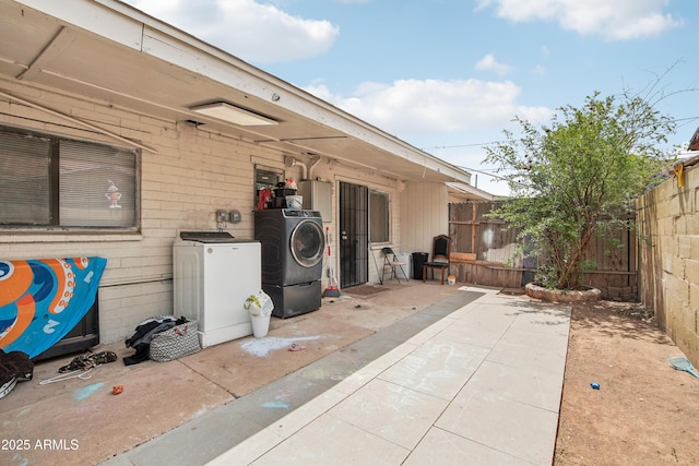2223 E Roosevelt St, Phoenix, AZ 85006 - view of patio / terrace featuring fence and independent washer and dryer