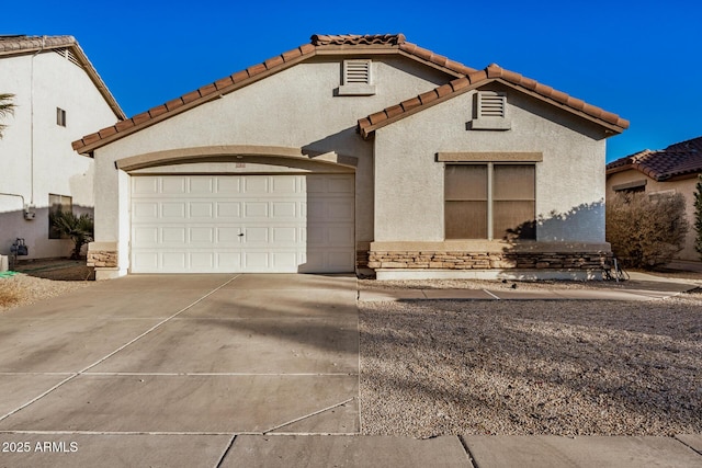 view of front facade with a garage